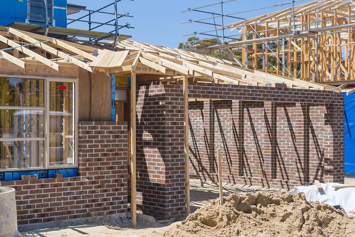 Brick veneer and roof trusses on a Melbourne home under construction